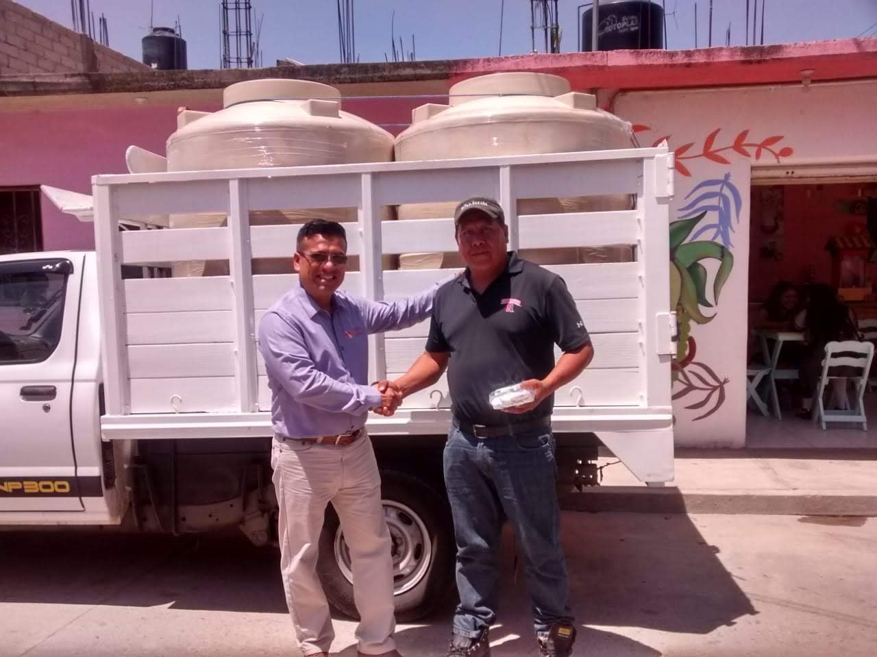 Entrega de tinacos en Tlacolula, Oaxaca, 2019