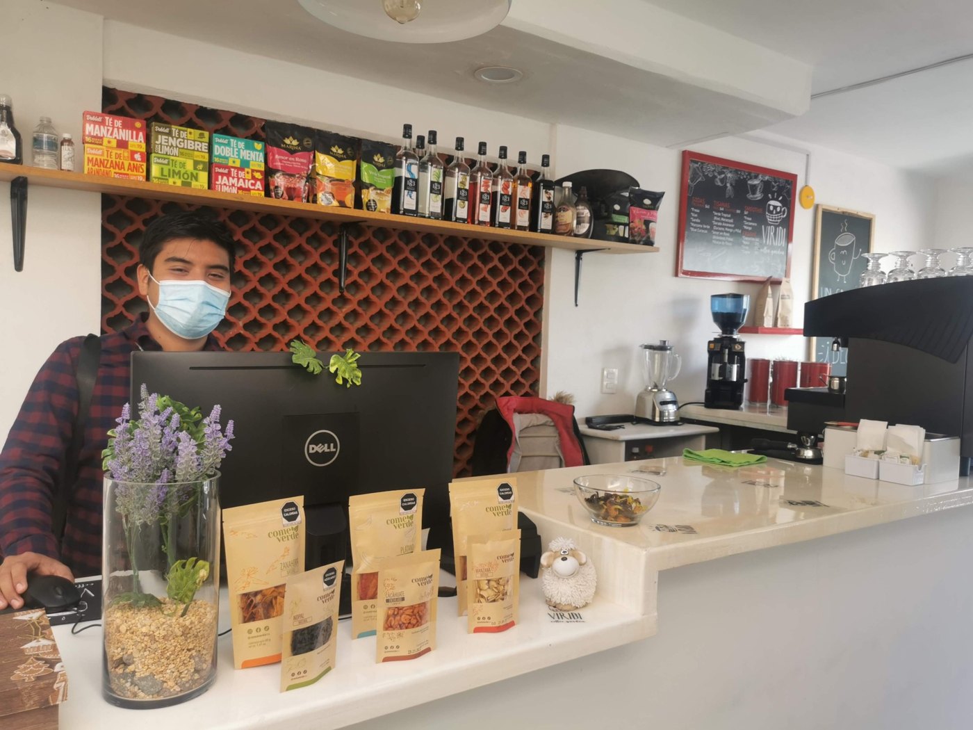 Cafetería con equipo de cómputo y punto de venta, Oaxaca, 2021