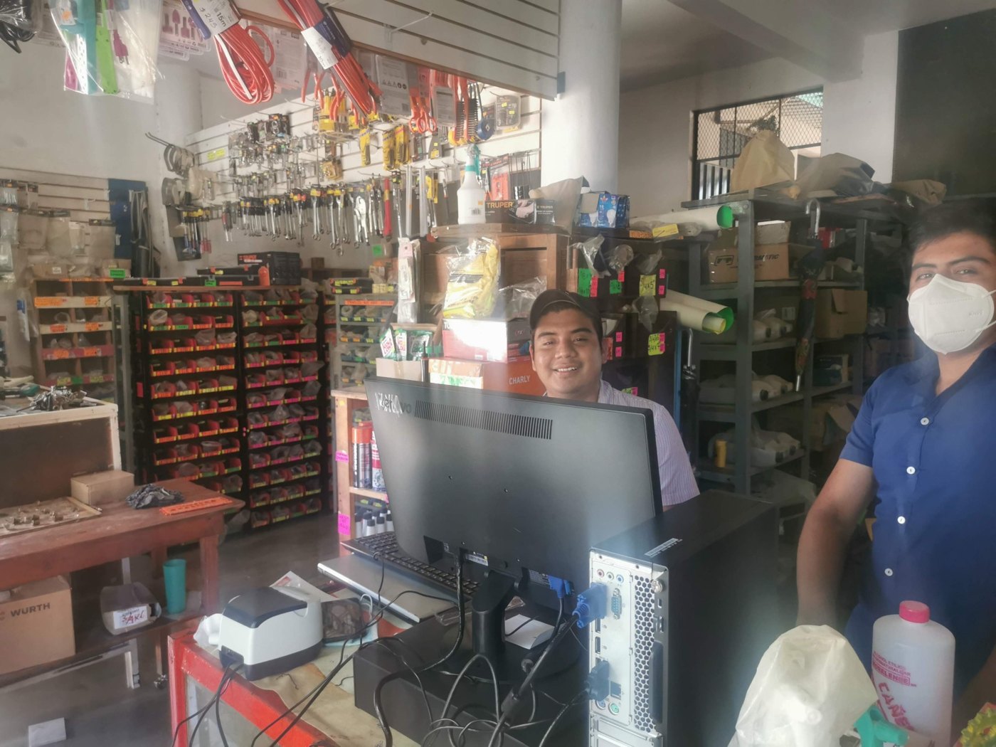 Ferretería con equipo de cómputo y punto de venta, Oaxaca, 2021