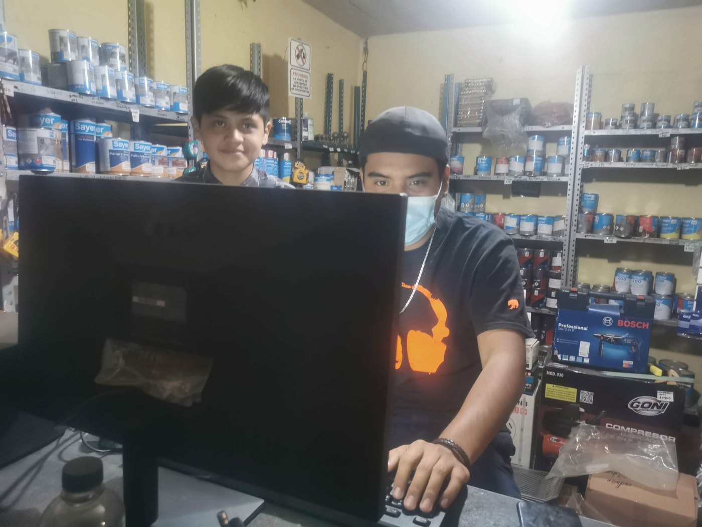 Tienda de pinturas y herramientas con equipo de cómputo y punto de venta, Oaxaca, 2021