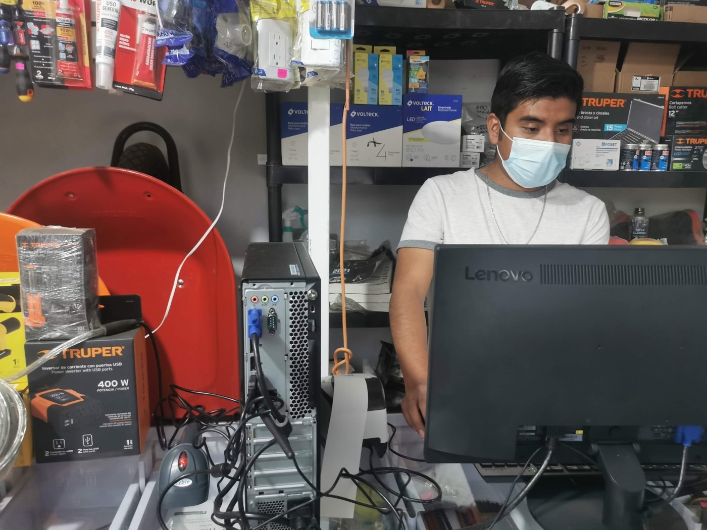 Tienda de herramientas con equipo de cómputo y punto de venta, Oaxaca, 2021