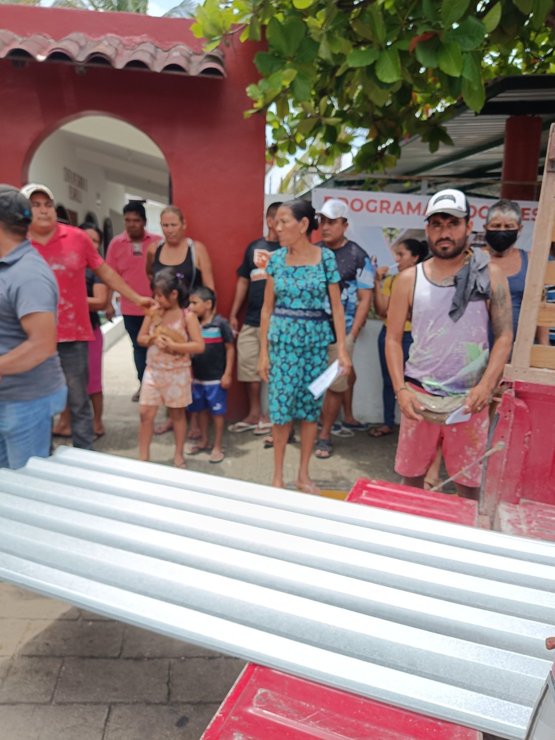Entrega de láminas a beneficiarios en San Pedro Mixtepec, Oaxaca, 2022