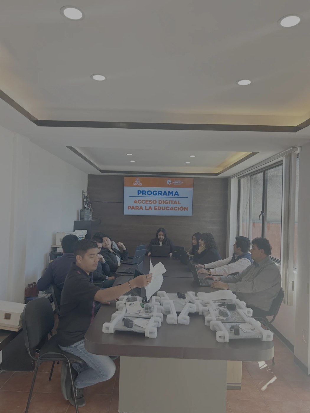 Sesión del programa Acceso Digital para la Educación de PLES, 2024