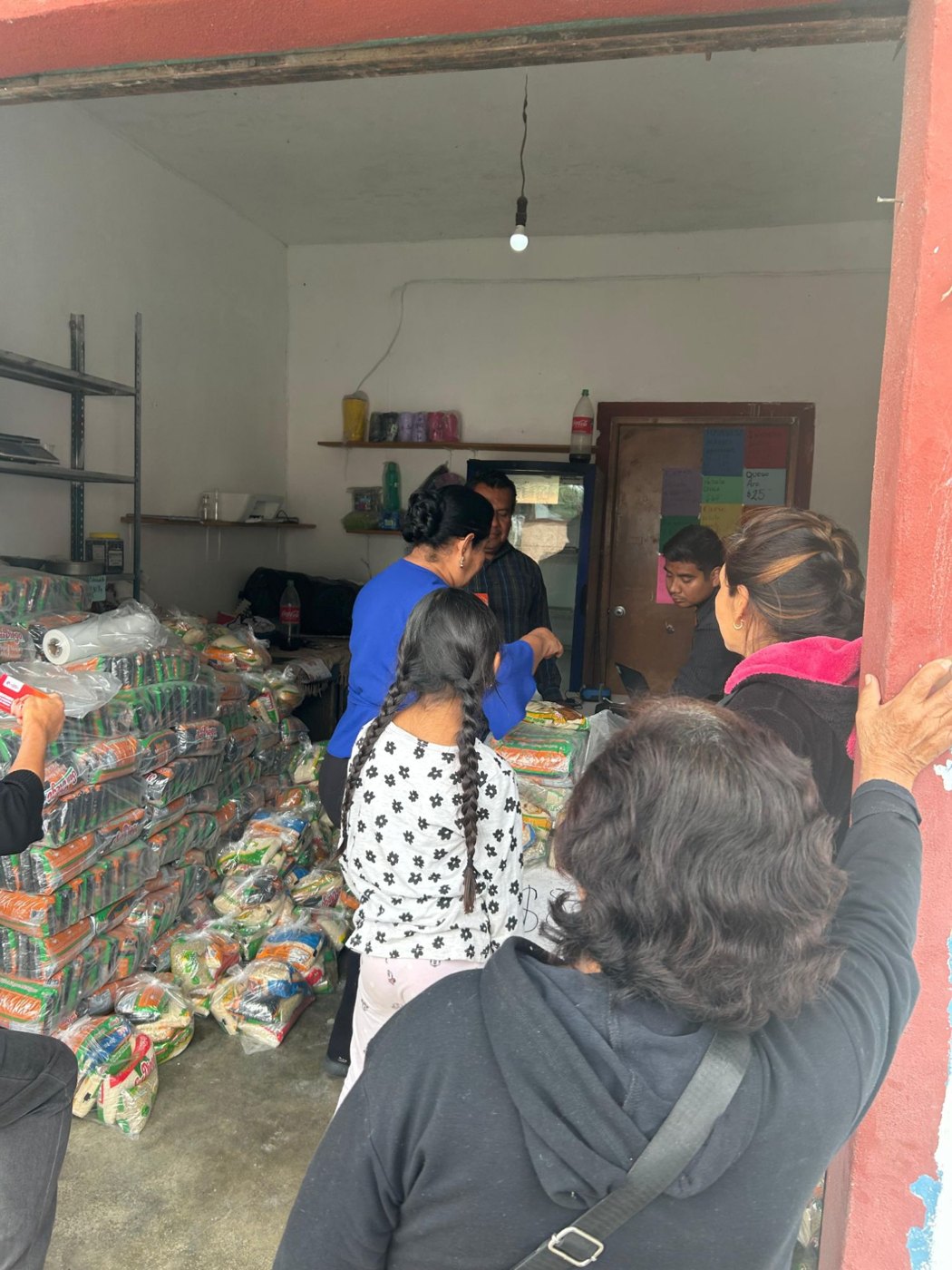 Familias recibiendo sus despensas en Valles Centrales, Oaxaca, 2026